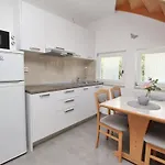 Corinthia 4 By Interhome Апартаменты *